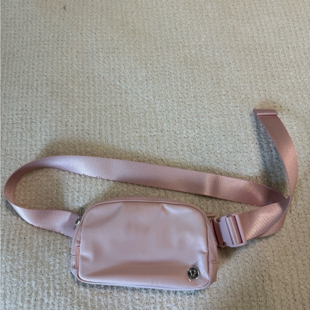 NWOT - Lululemon Belt Bag Pink